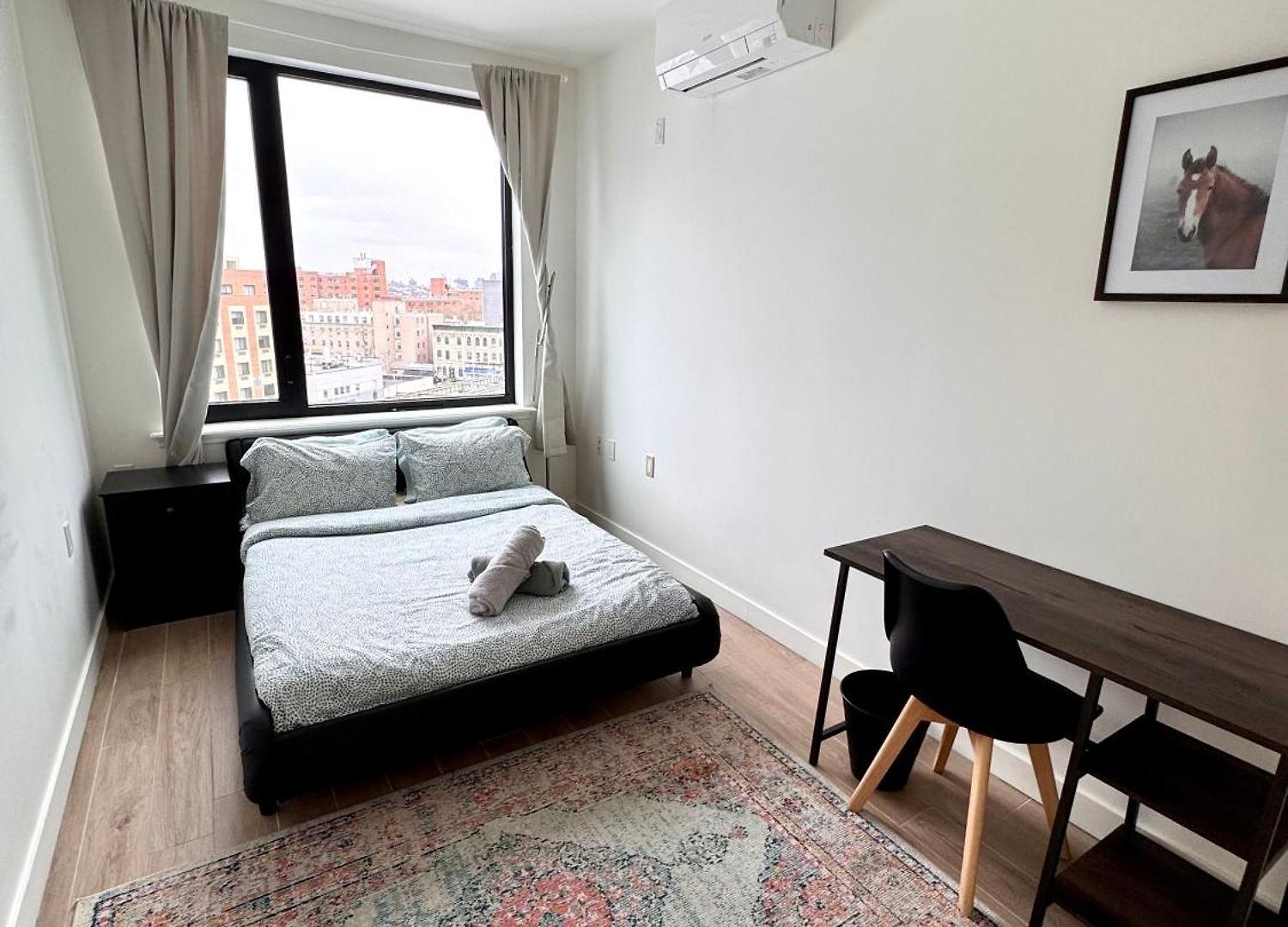 Peaceful Quiet Spacious New Modern Penthouse 3-bedroom With A Balcony