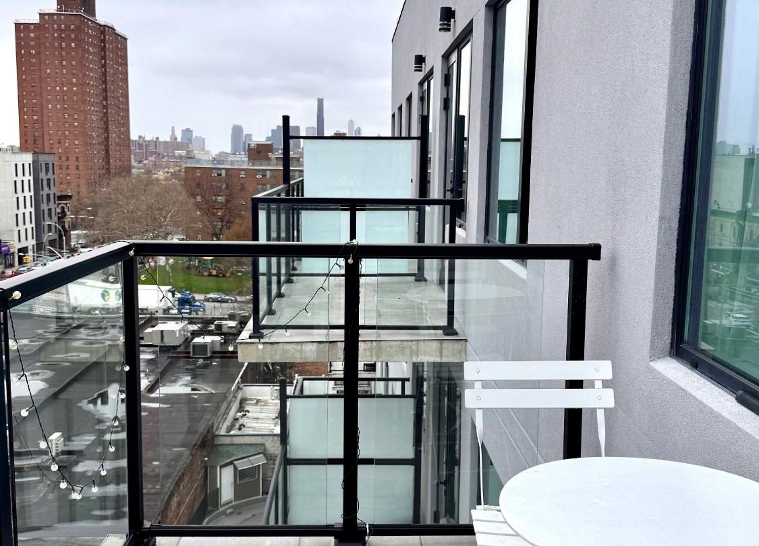 Apartment Peaceful Quiet Spacious New Modern Penthouse 3-bedroom With A Balcony New York