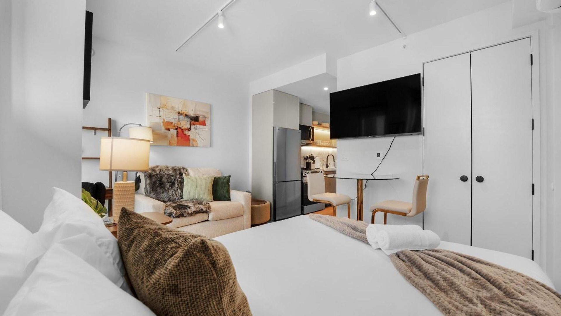 Stylish Brooklyn Retreat - Steps To G Train Hotel