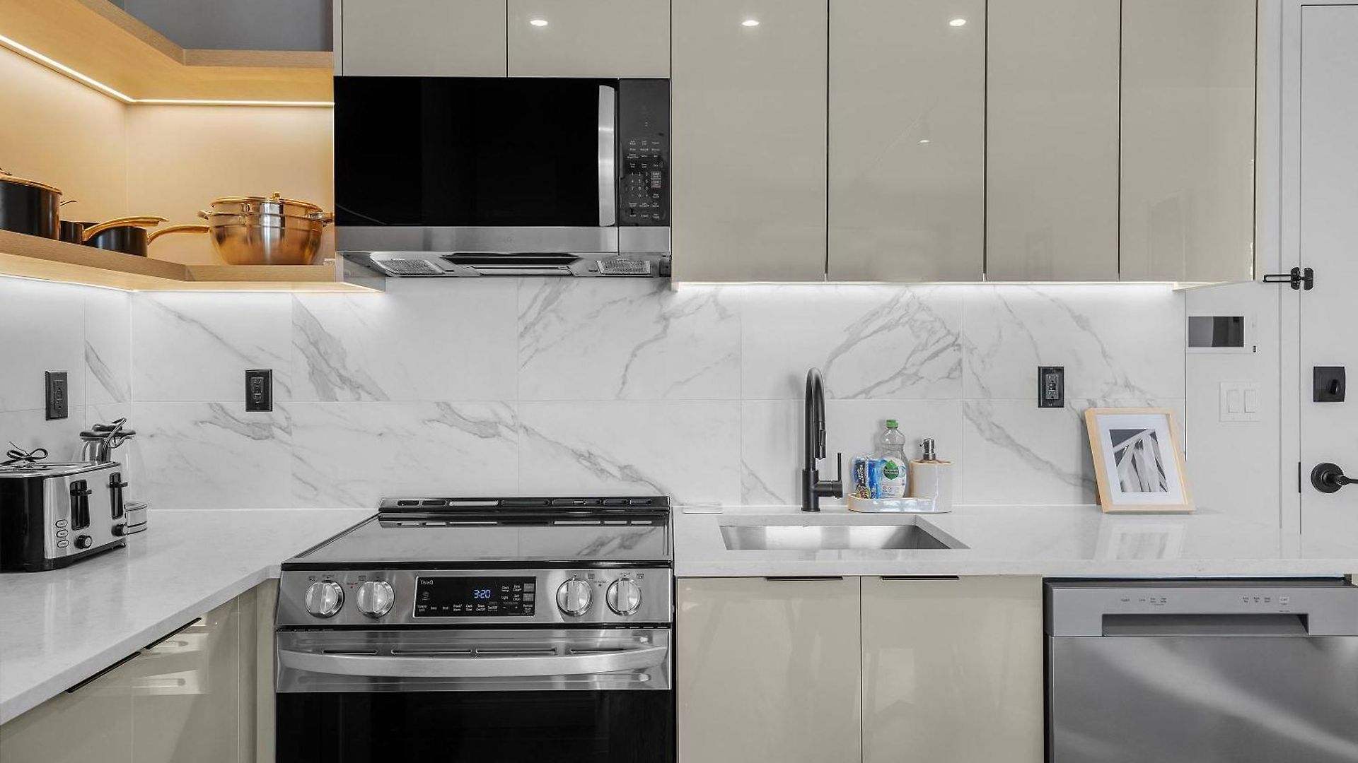 Stylish Brooklyn Retreat - Steps To G Train Hotel New York