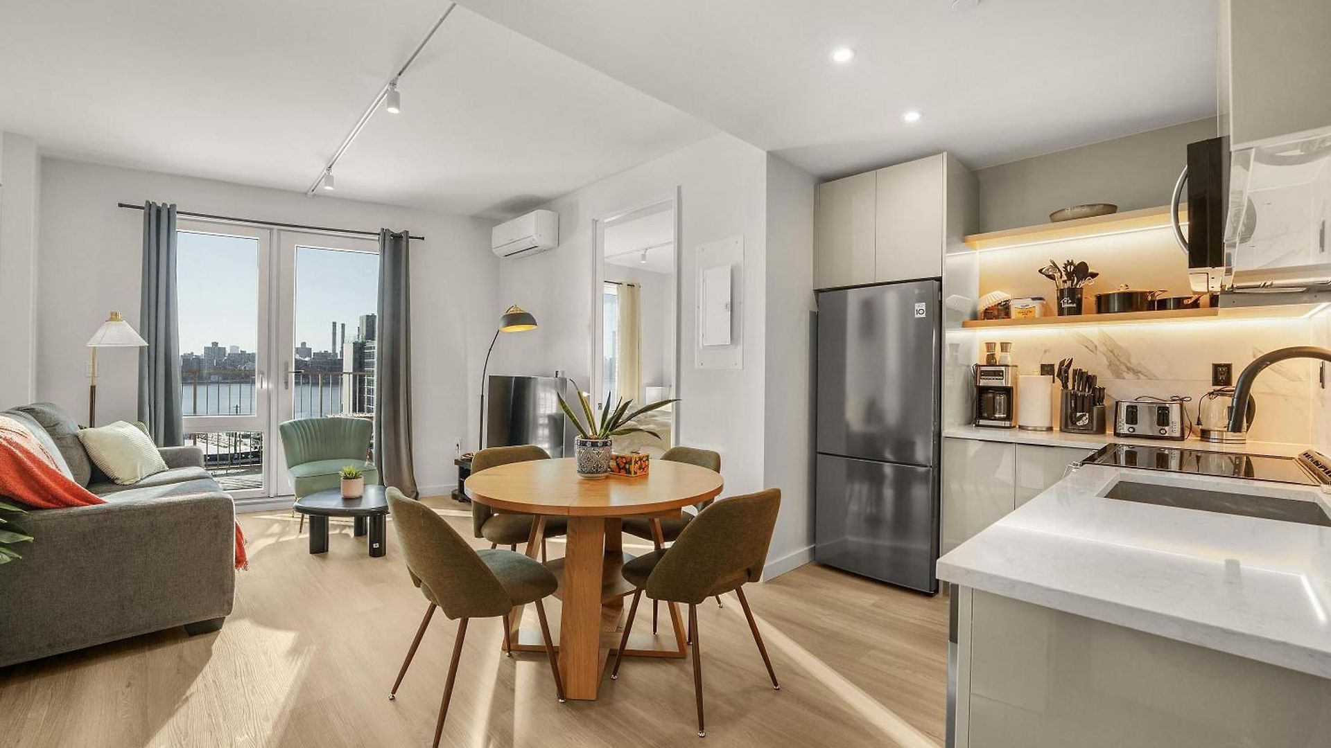 Stylish Brooklyn Retreat - Steps To G Train Hotel 5*