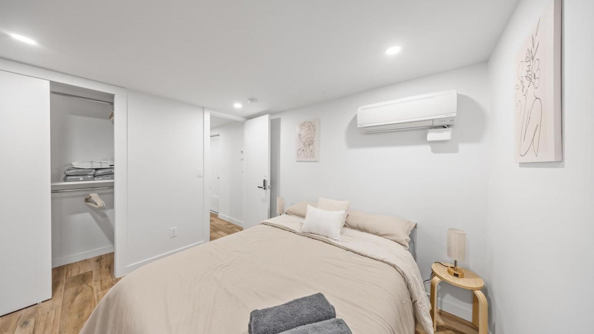 Guest house Chic Times Square 1br Entire - Private Kitchen & Bath - Hosts 4 *