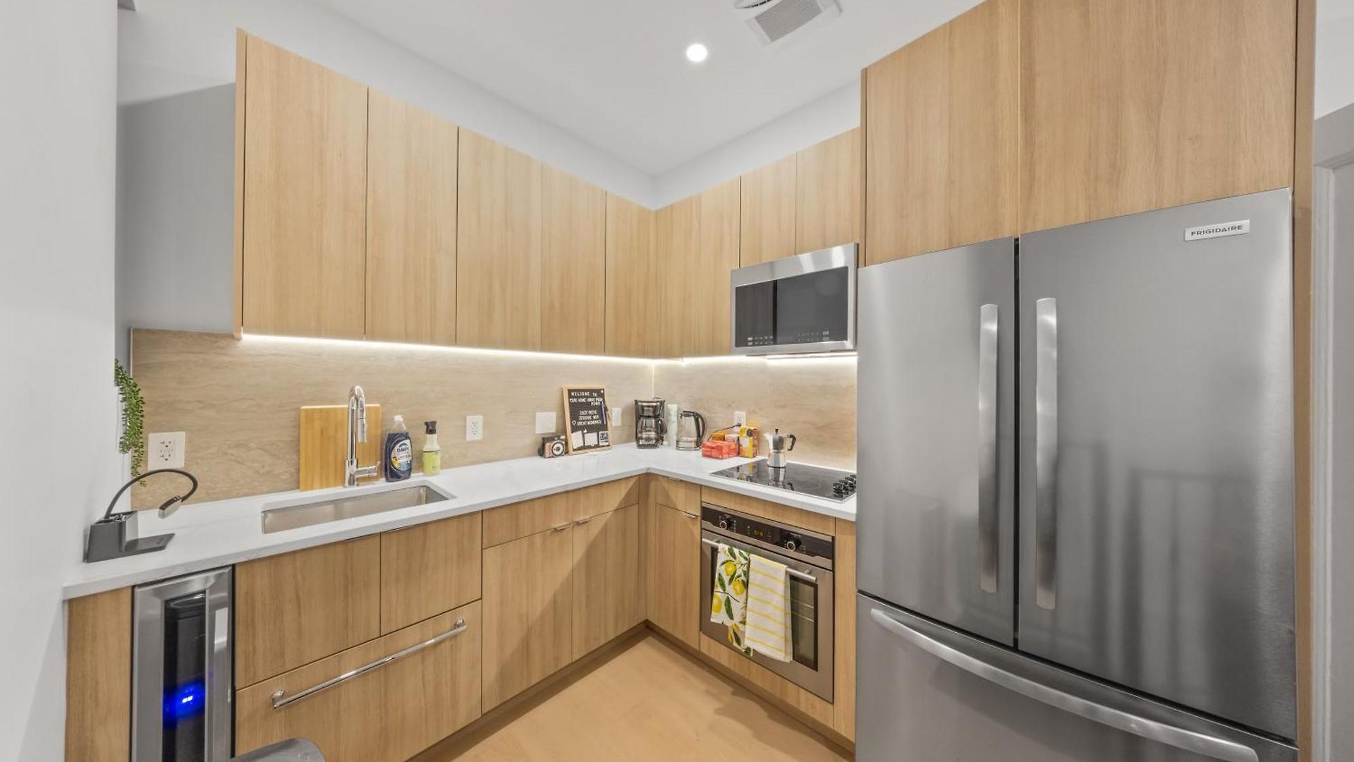 Guest house Chic Times Square 1br Entire - Private Kitchen & Bath - Hosts 4