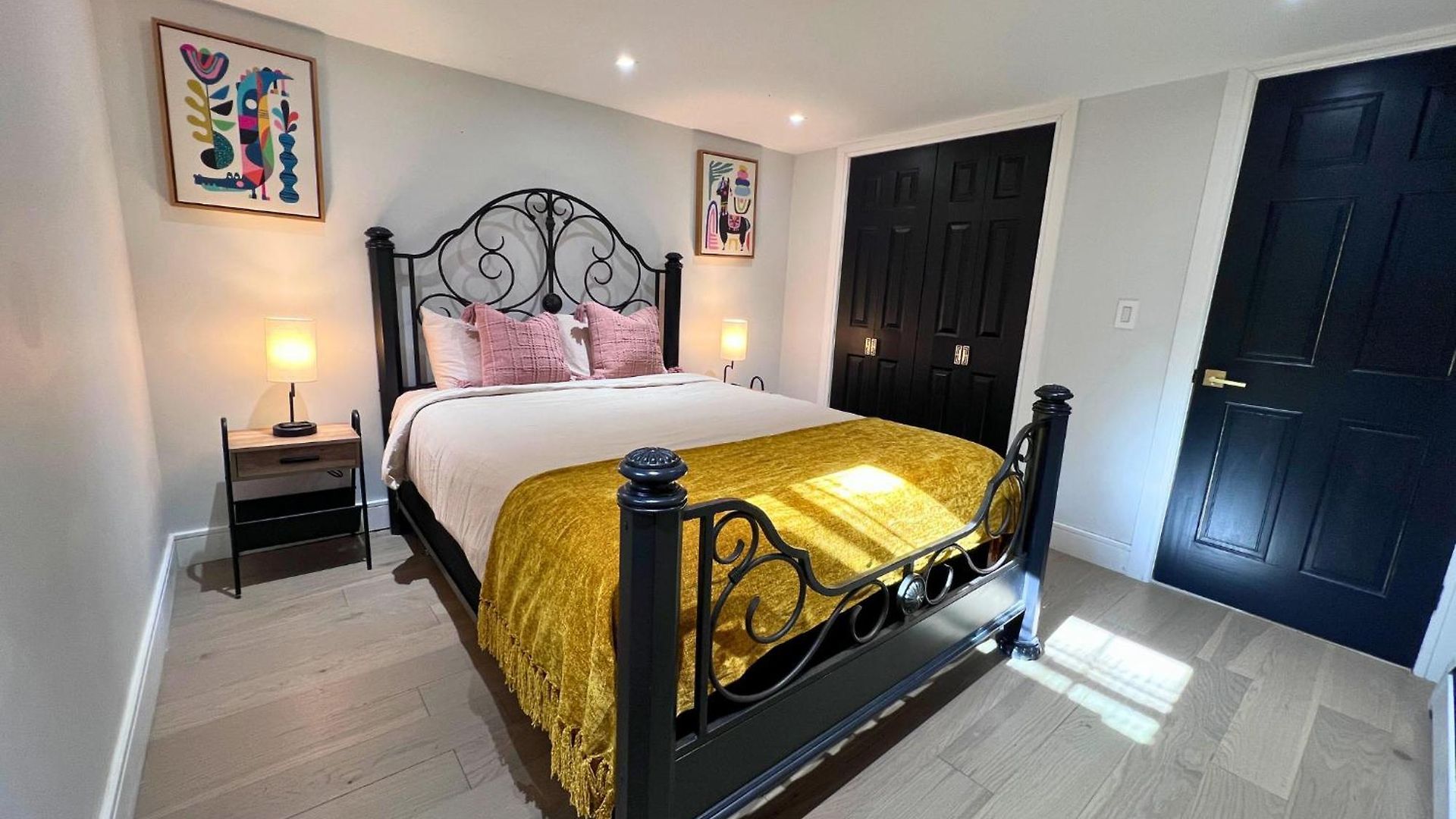 Great Location With Parking, 10 Min To Lga & Subway Homestay *