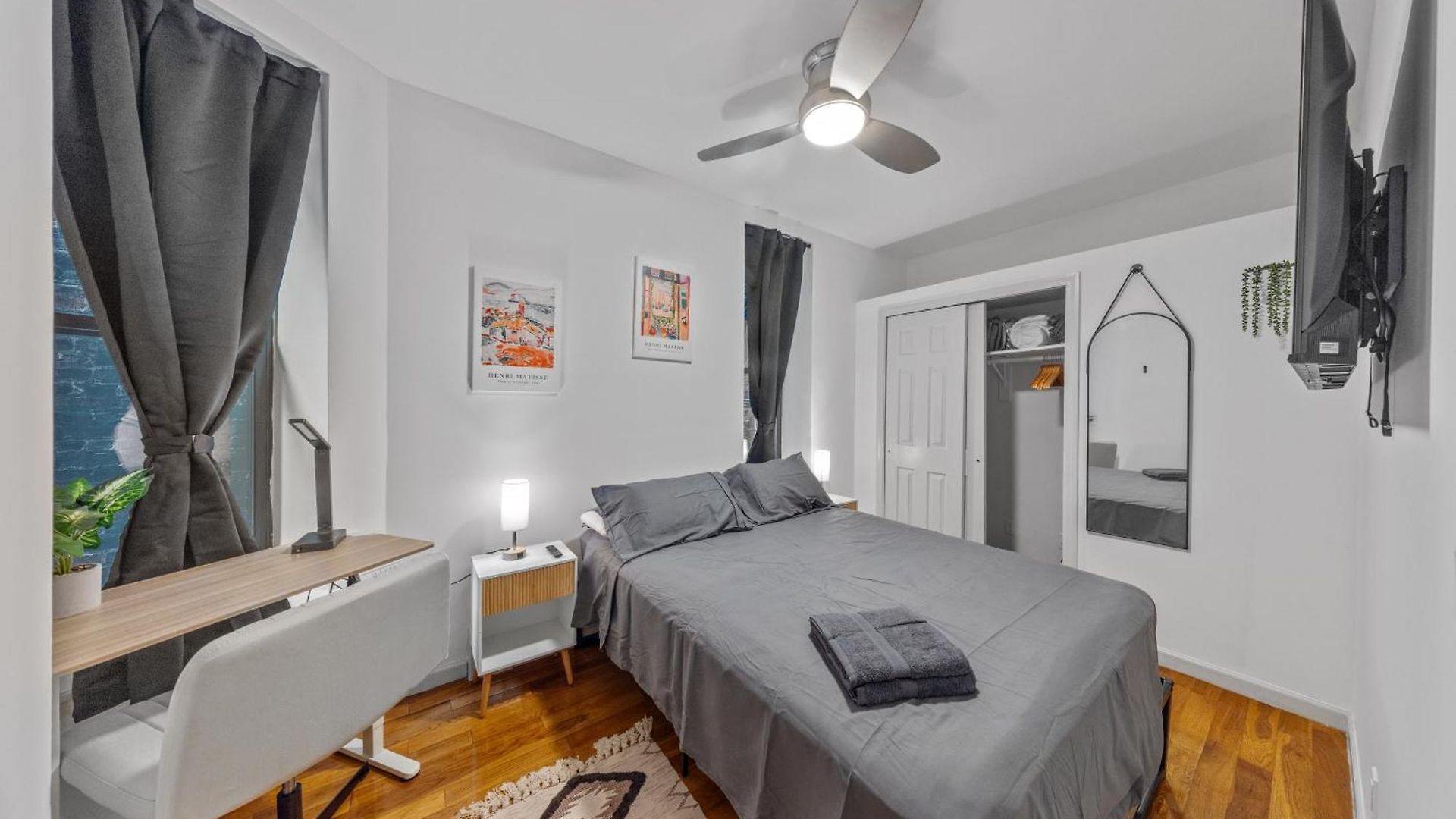 Guest house Double With Shared Bathroom In Times Square *