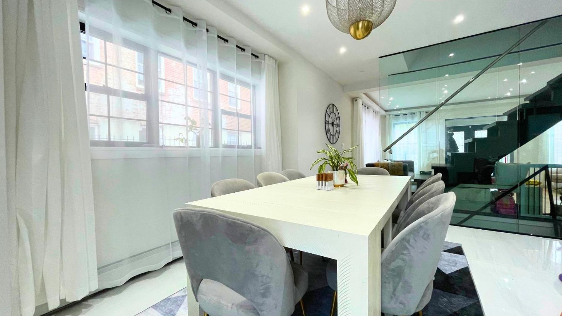 Homestay Great Location With Parking, 10 Min To Lga & Subway *