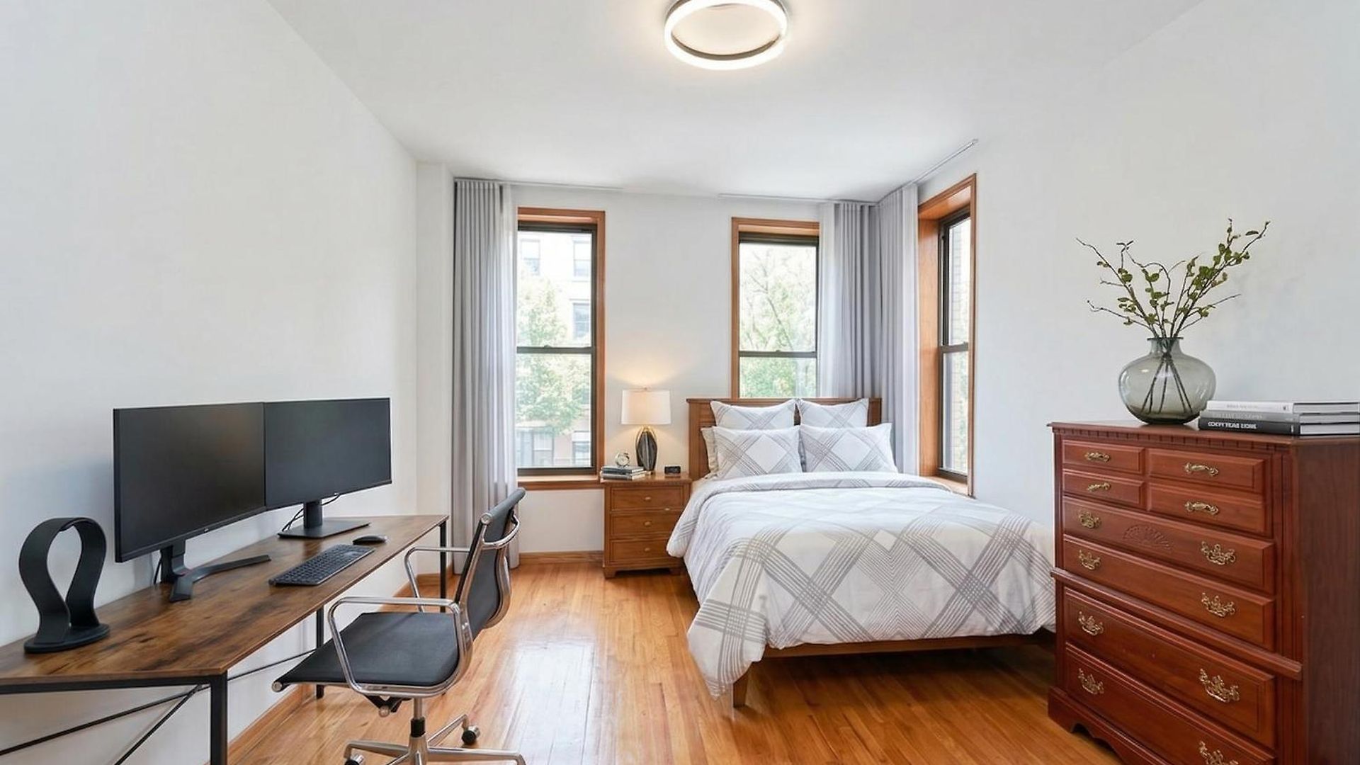 The Times Square Glow - Private In The Heart Of Nyc