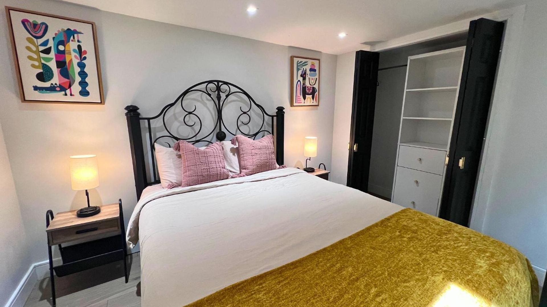 Great Location With Parking, 10 Min To Lga & Subway Homestay New York