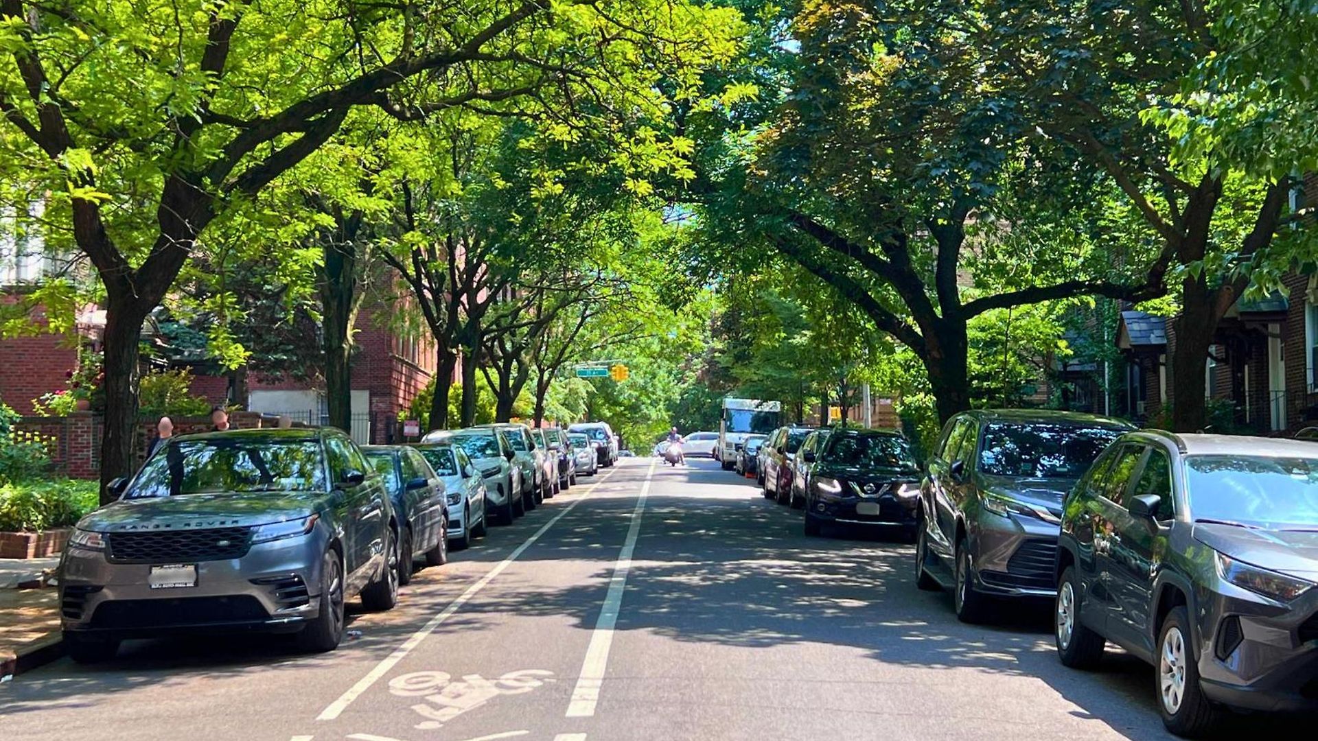 Great Location With Parking, 10 Min To Lga & Subway New York