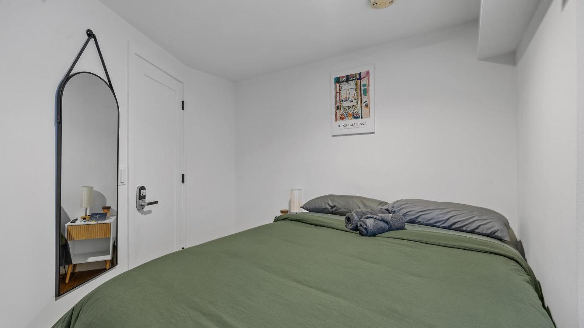 Times Square Heart - The Global Nook - Cozy Private