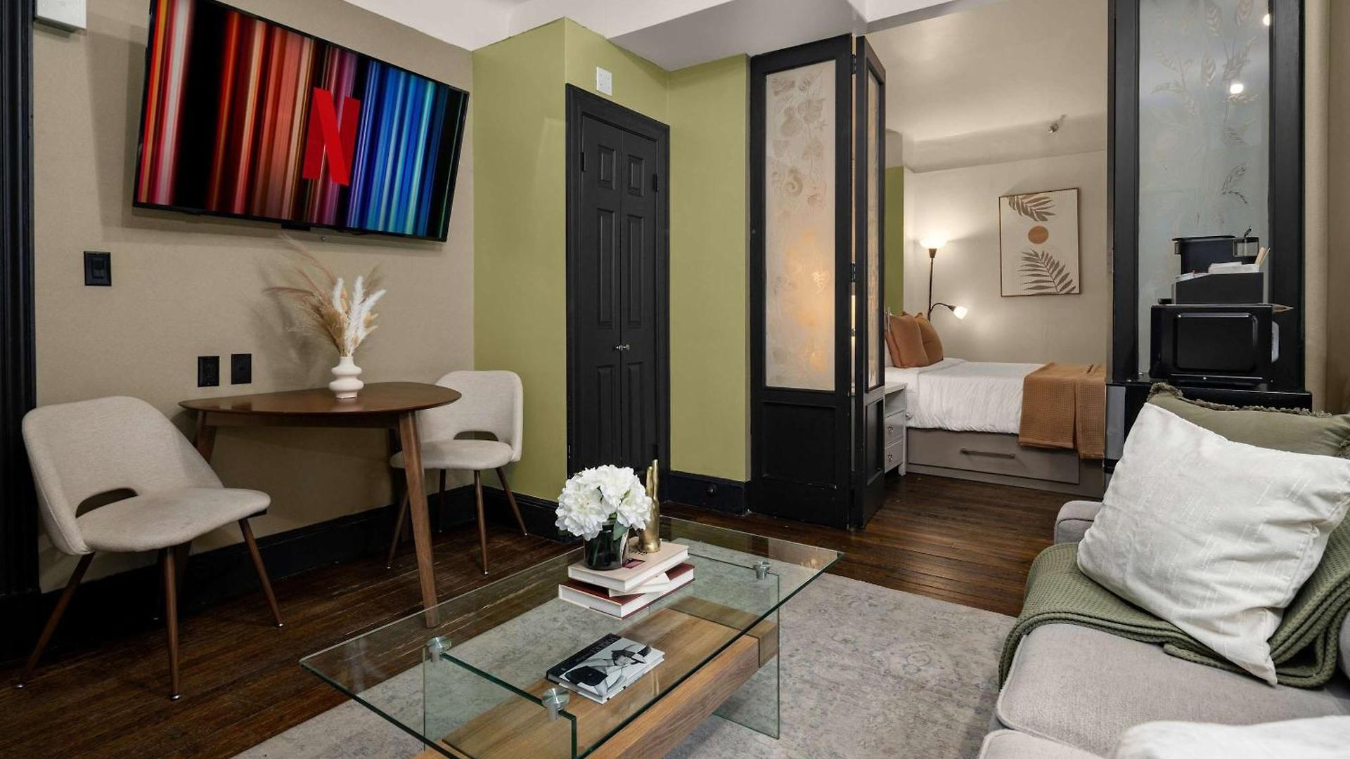 Centrally Located In Nyc Walk To Time Square Apartment *
