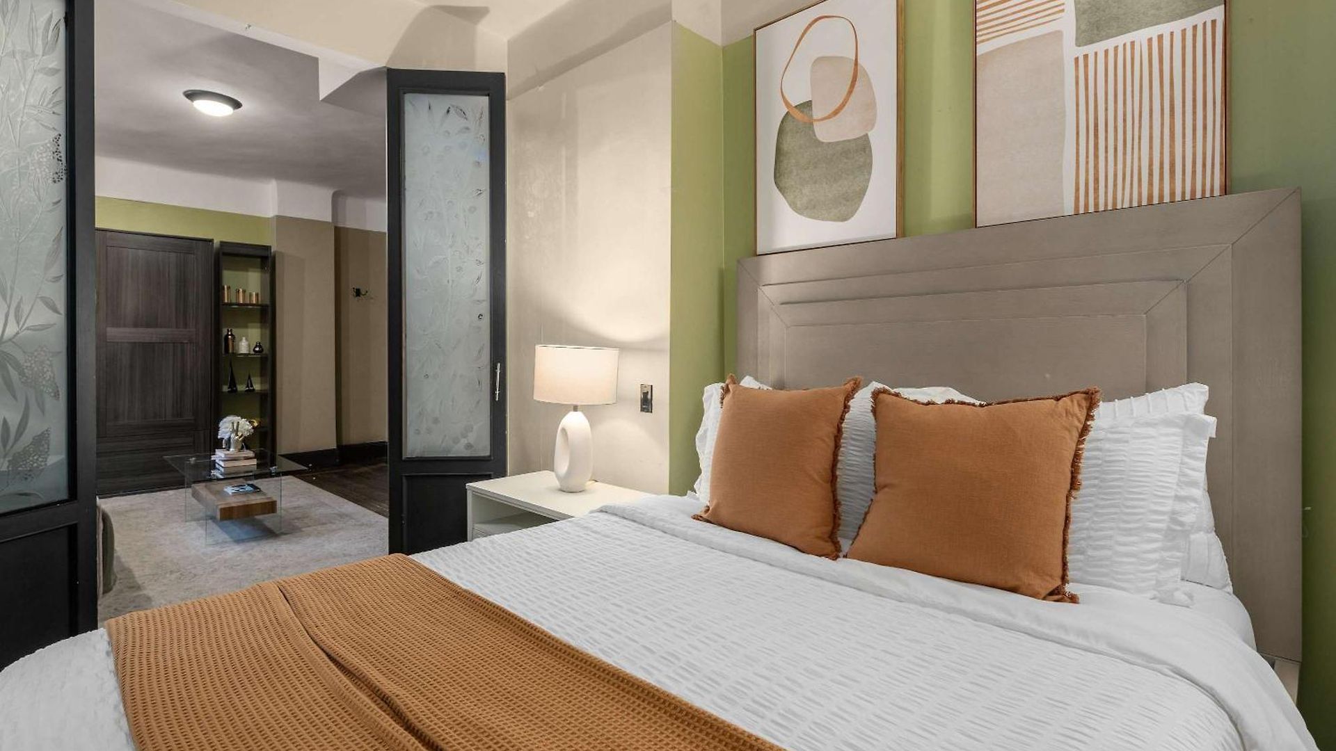 Centrally Located In Nyc Walk To Time Square *