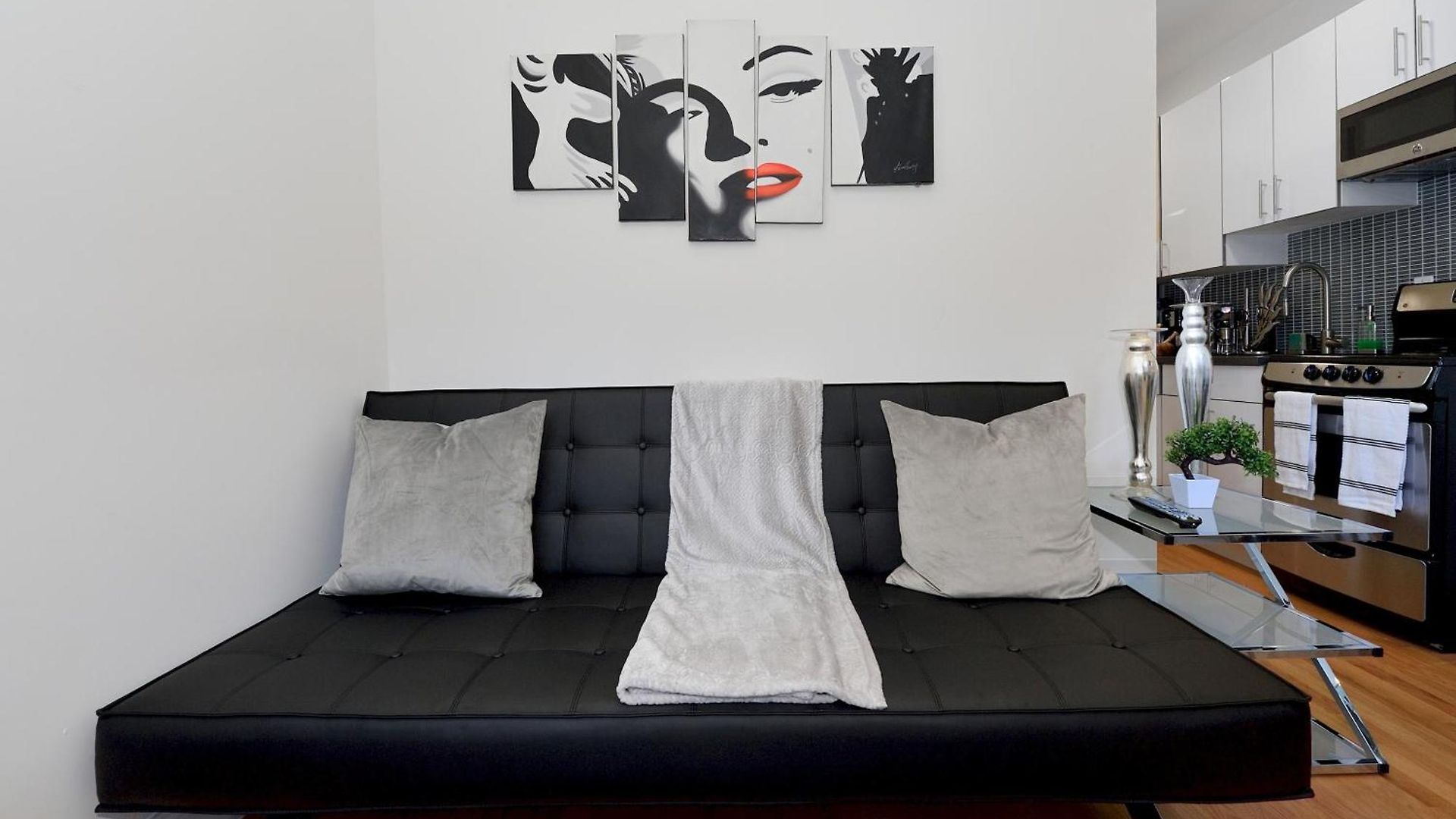 Apartment Cityscape 2 Bedroom Unit Prime Location