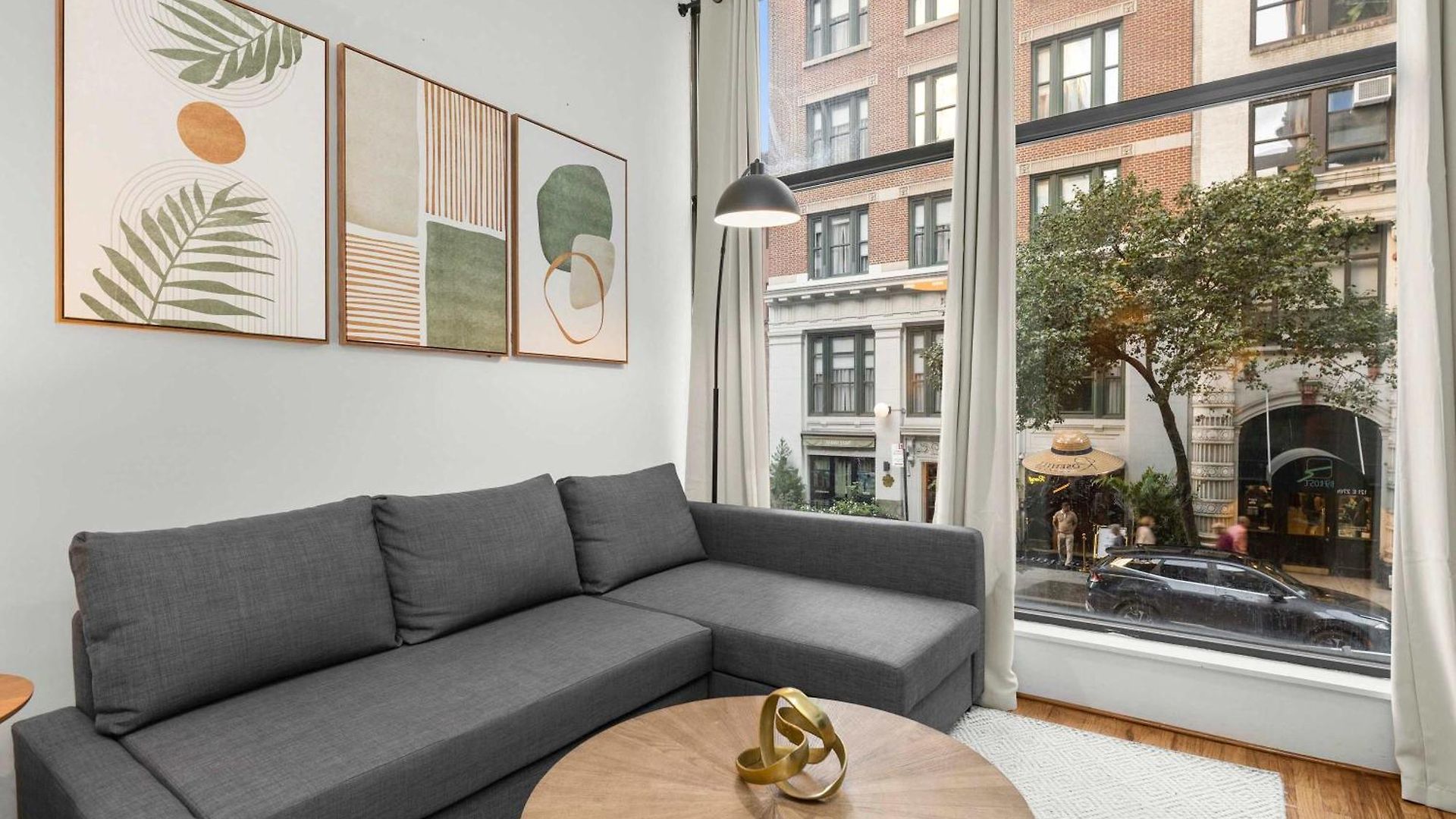Stylish Manhattan Escape In Prime Spot Apartment