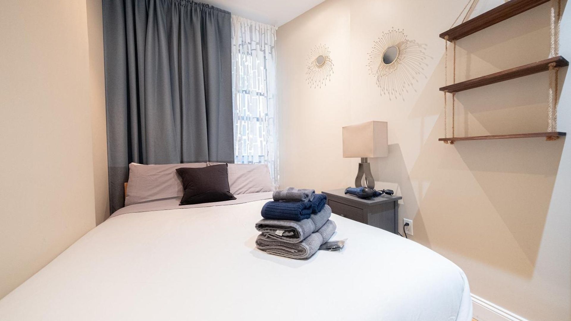 Comfy 2 Bedroom On Park West