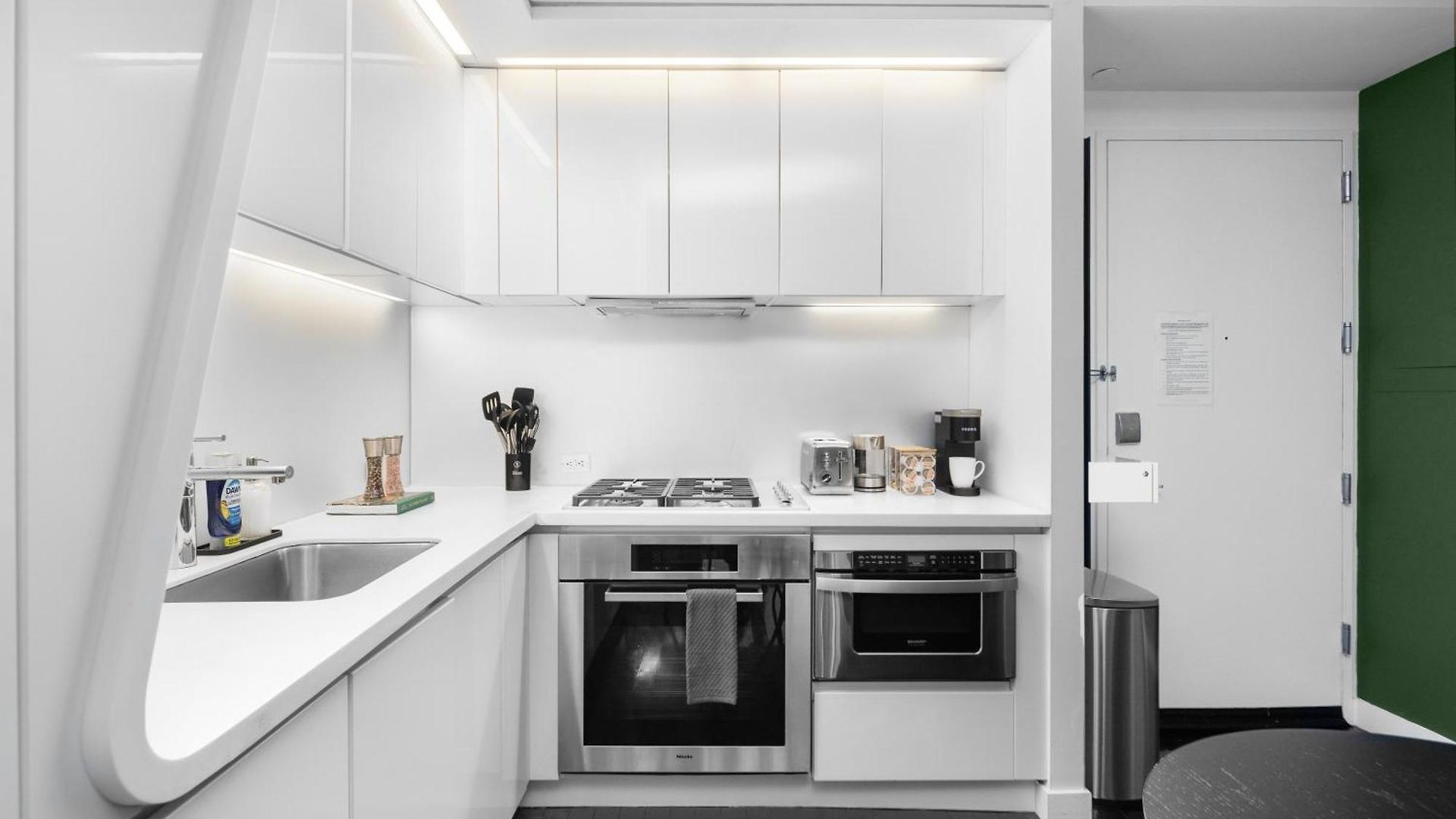 Premium Lux-penthouse In Financial District Apartment