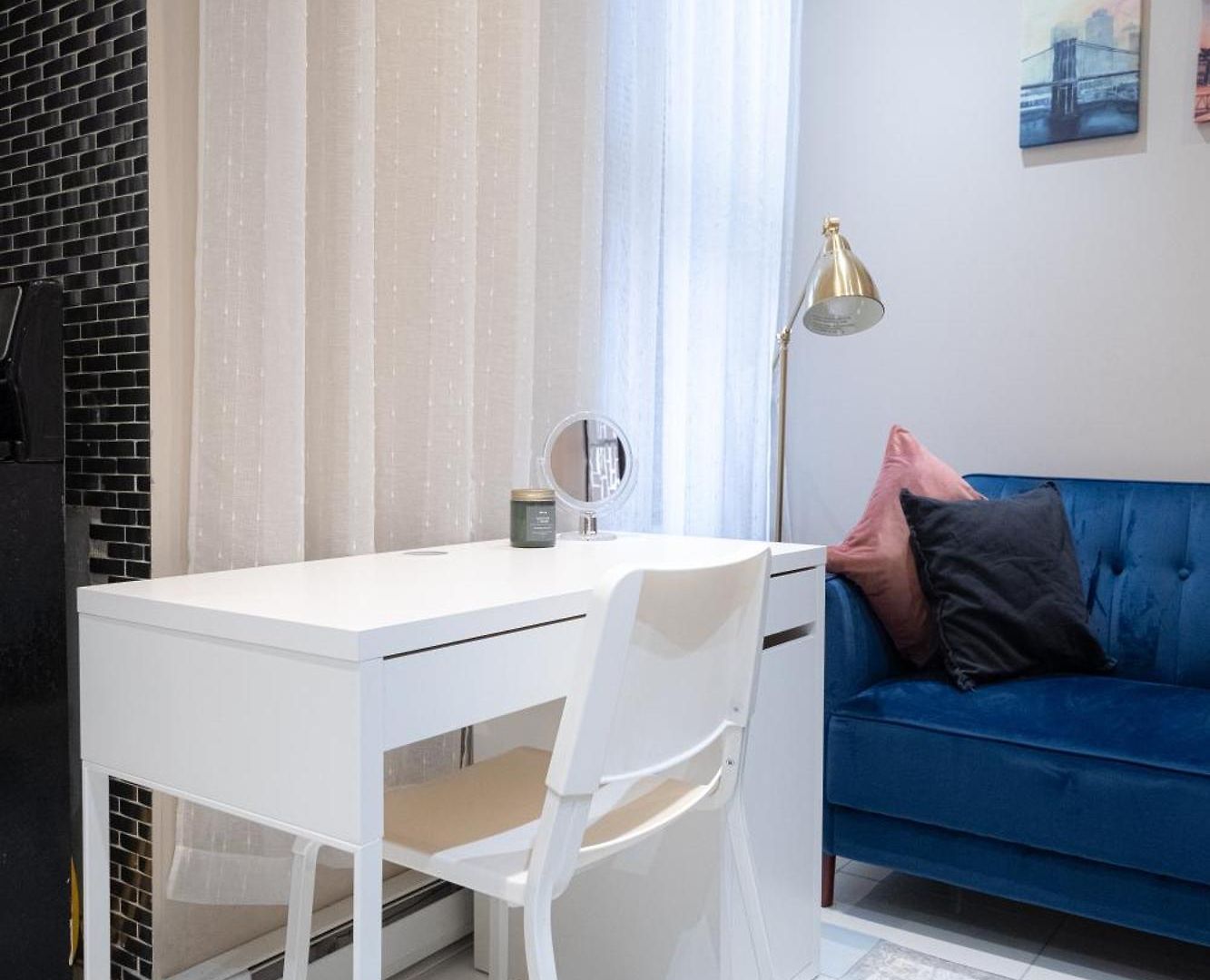 Comfy 2 Bedroom On Park West *