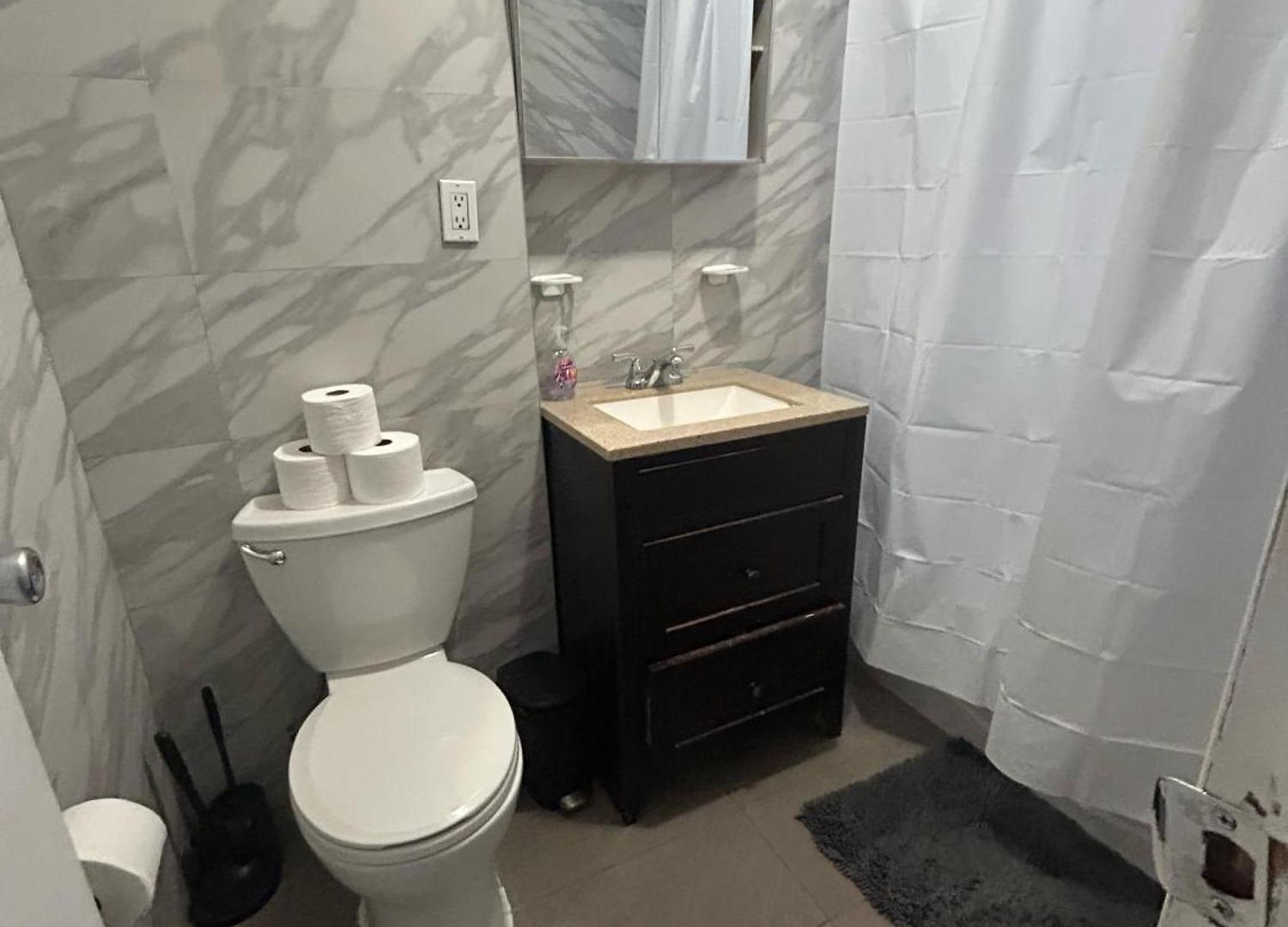 Nyc 3br Steps From Times Square & Transit Apartment *