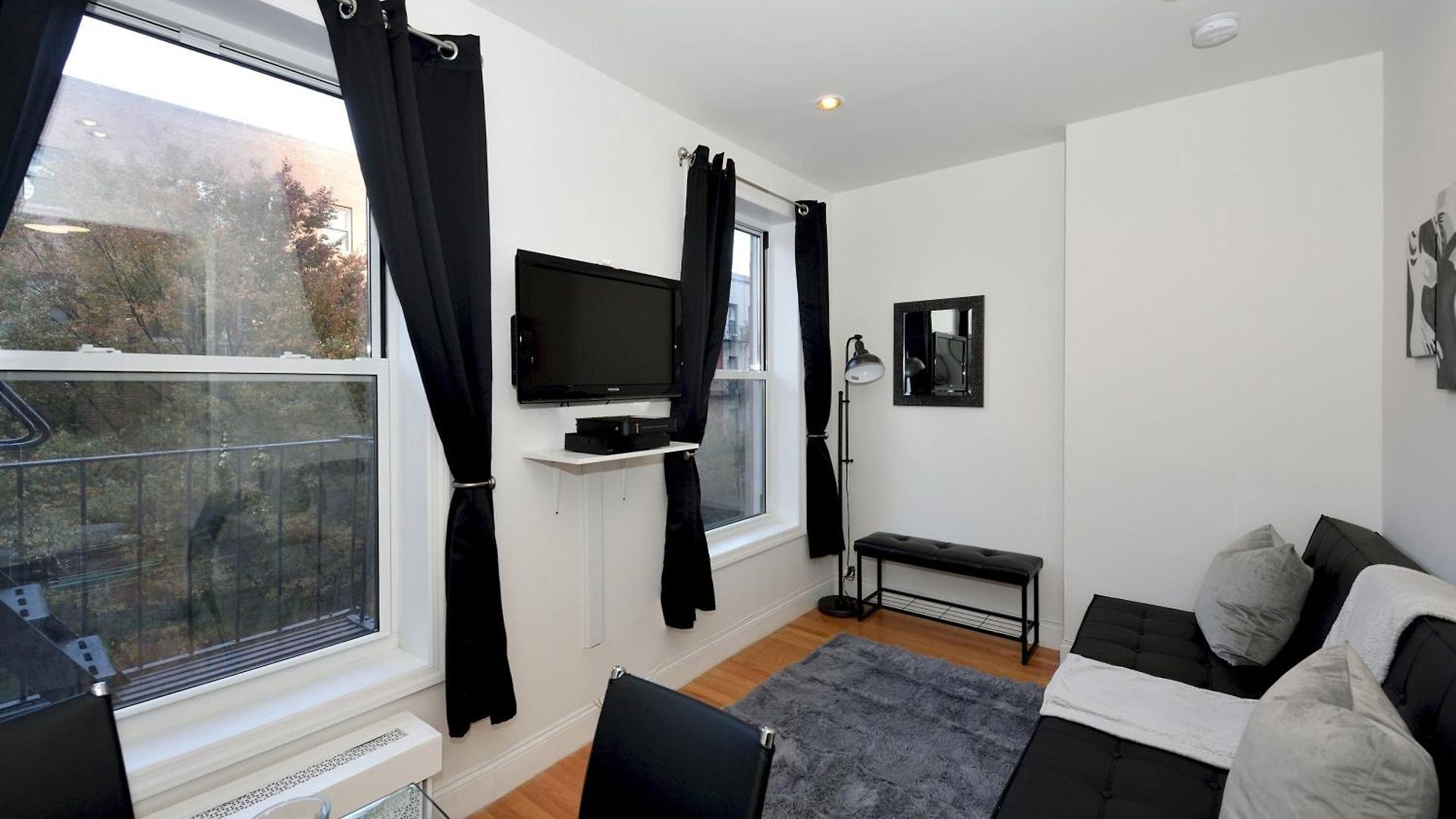 Cityscape 2 Bedroom Unit Prime Location Apartment *