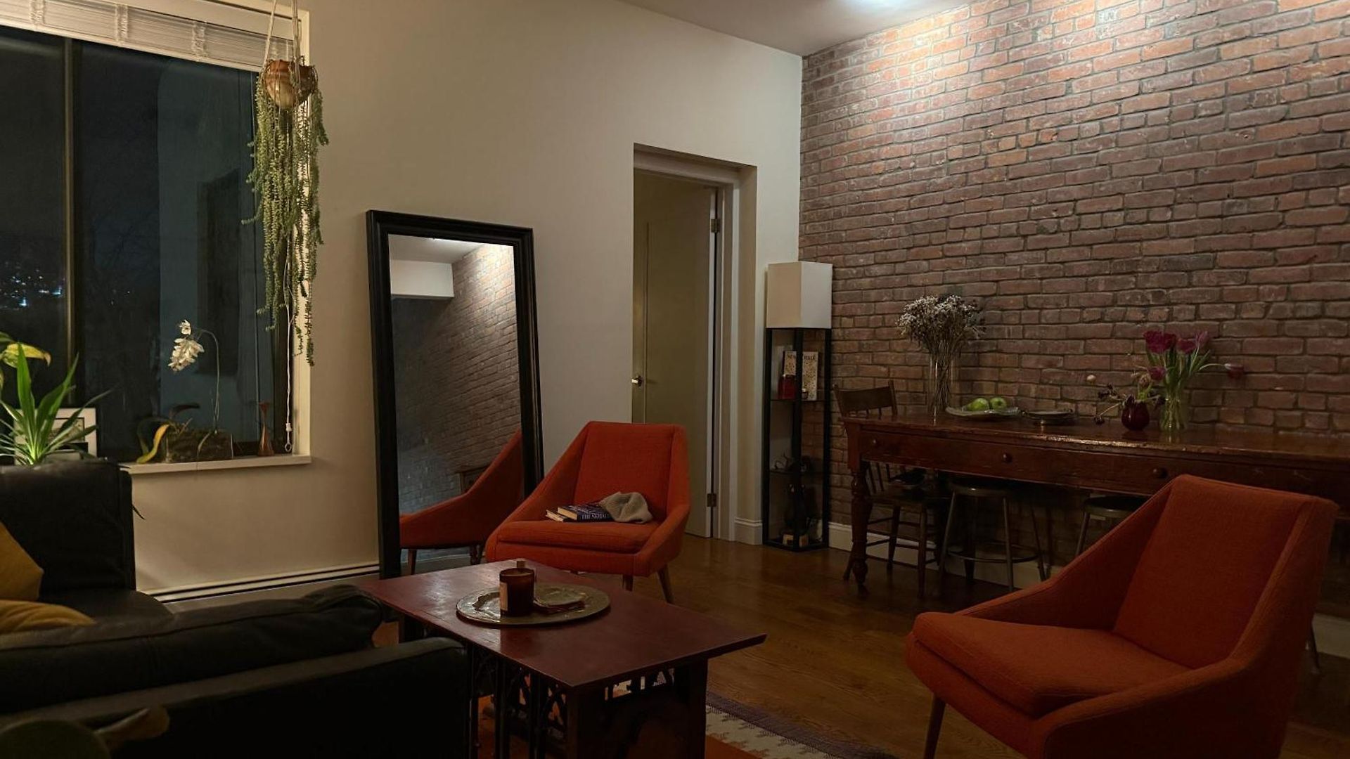 Sunlit Luxury 2br Harlem Brownstone Retreat - Near Express Trains