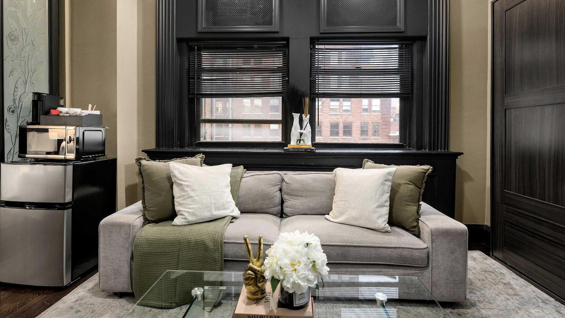 Centrally Located In Nyc Walk To Time Square Apartment *