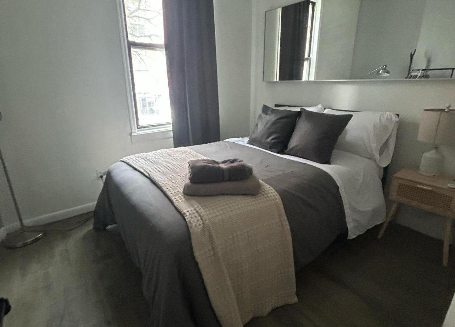 Nyc 3br Steps From Times Square & Transit Apartment *