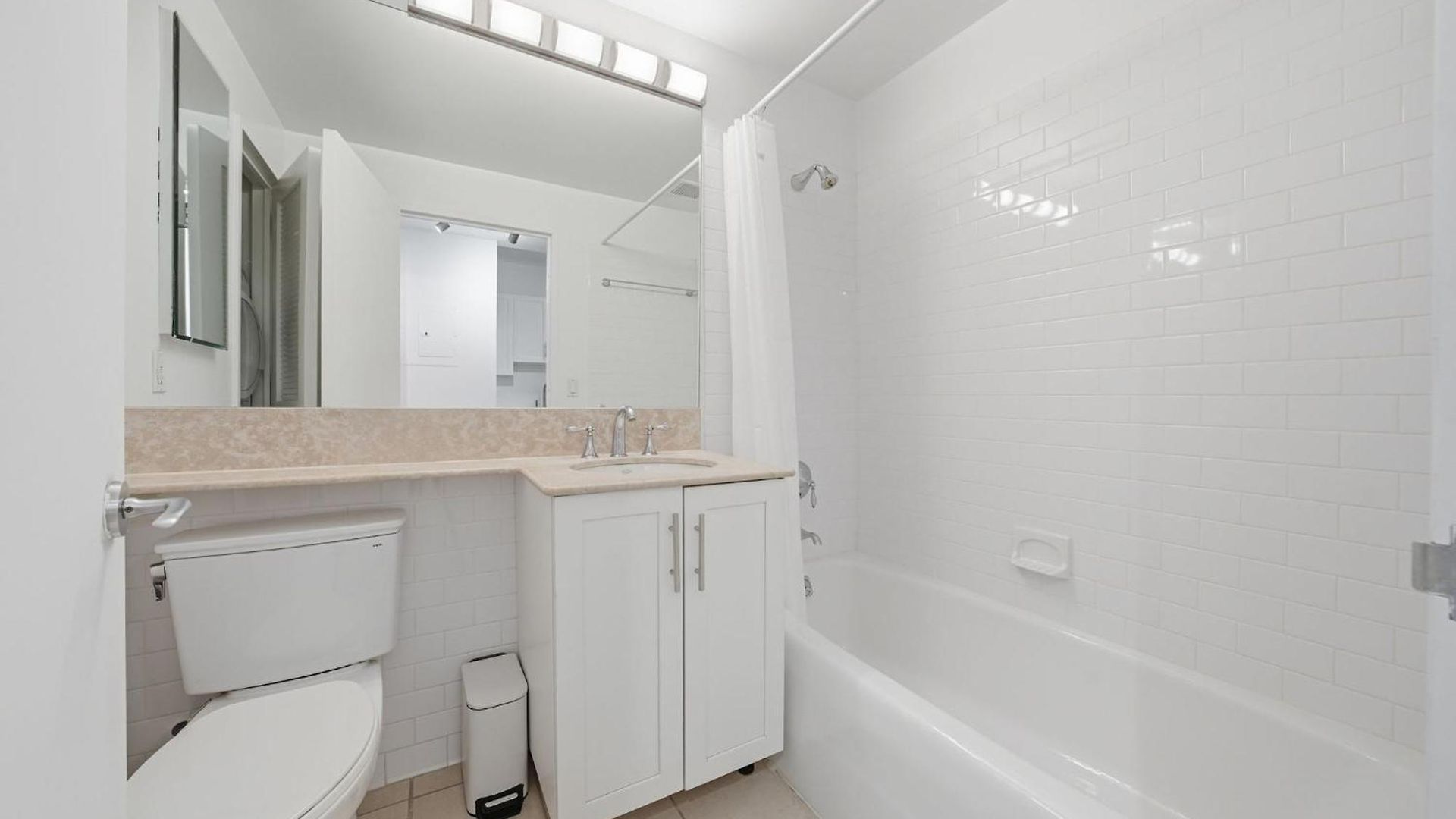 Apartment The Aurora New York