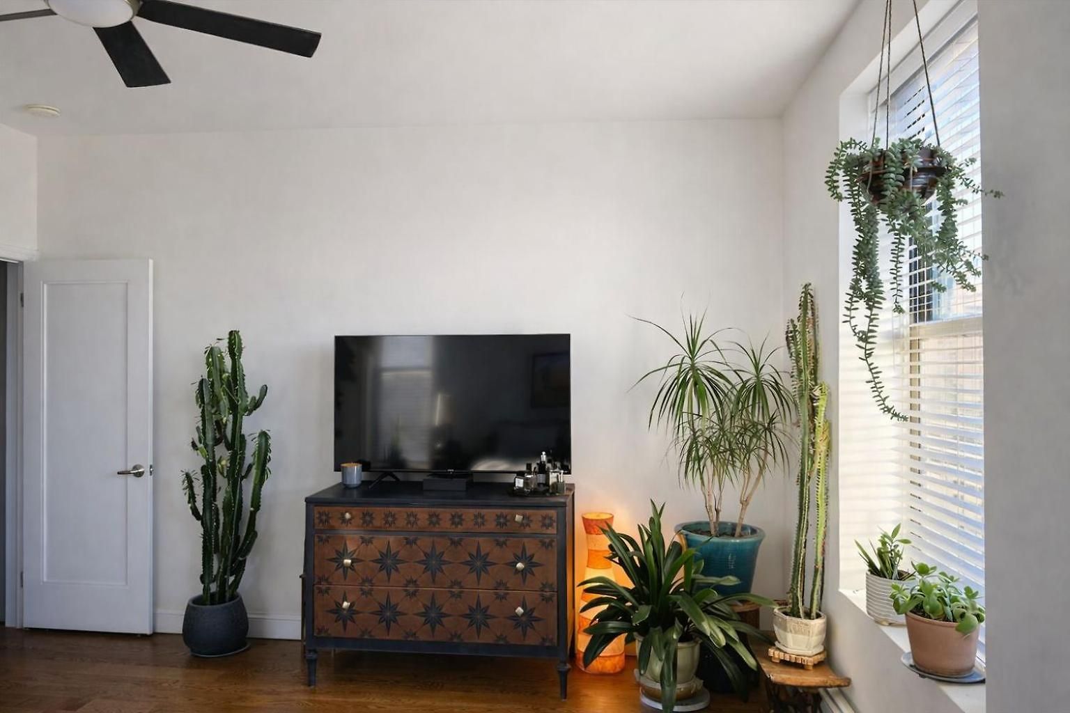 Sunlit Luxury 2br Harlem Brownstone Retreat - Near Express Trains