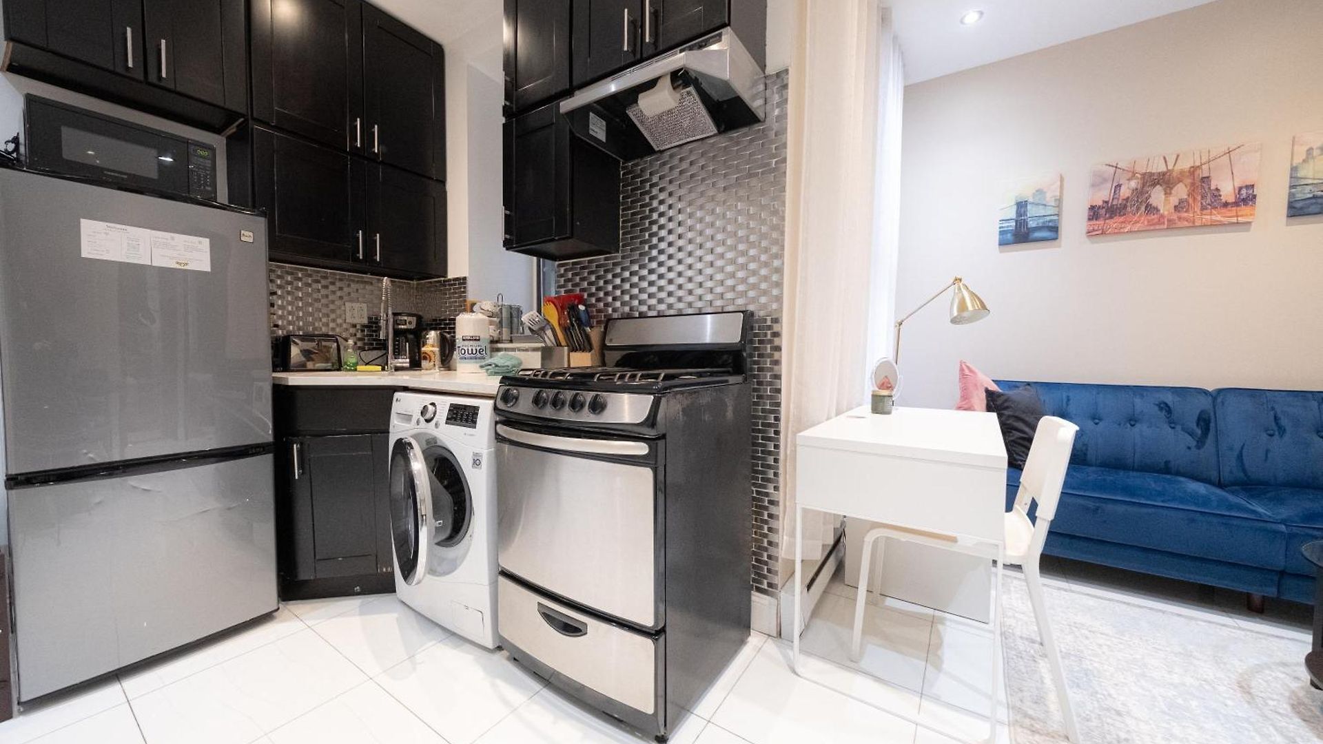 Comfy 2 Bedroom On Park West Apartment *