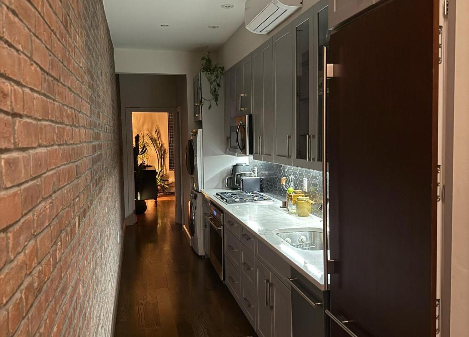 Sunlit Luxury 2br Harlem Brownstone Retreat - Near Express Trains Apartment *