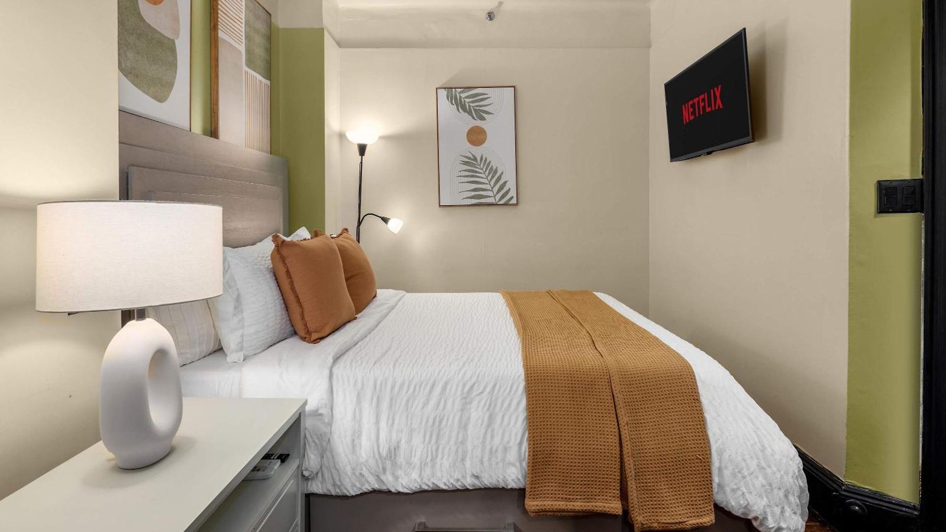 Centrally Located In Nyc Walk To Time Square *