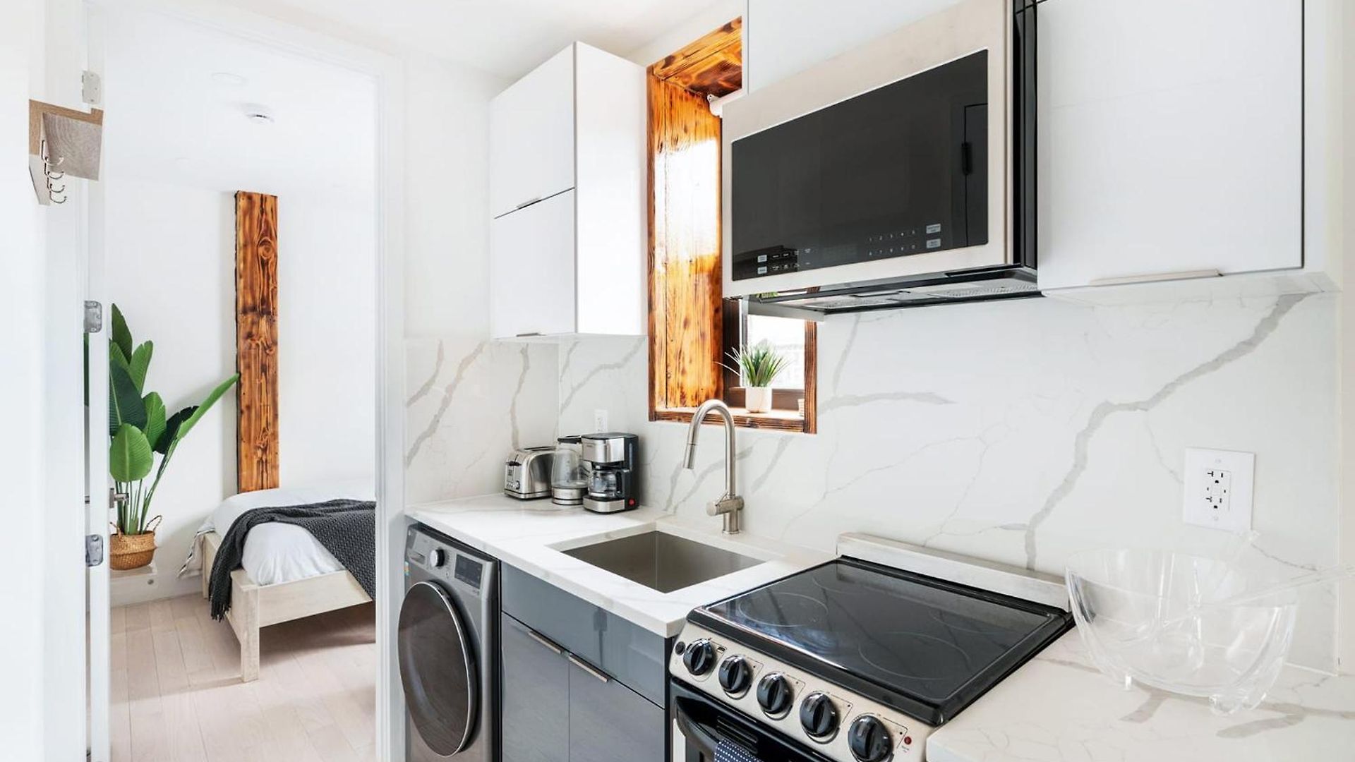 48-4fe 2br Prime Midtown West