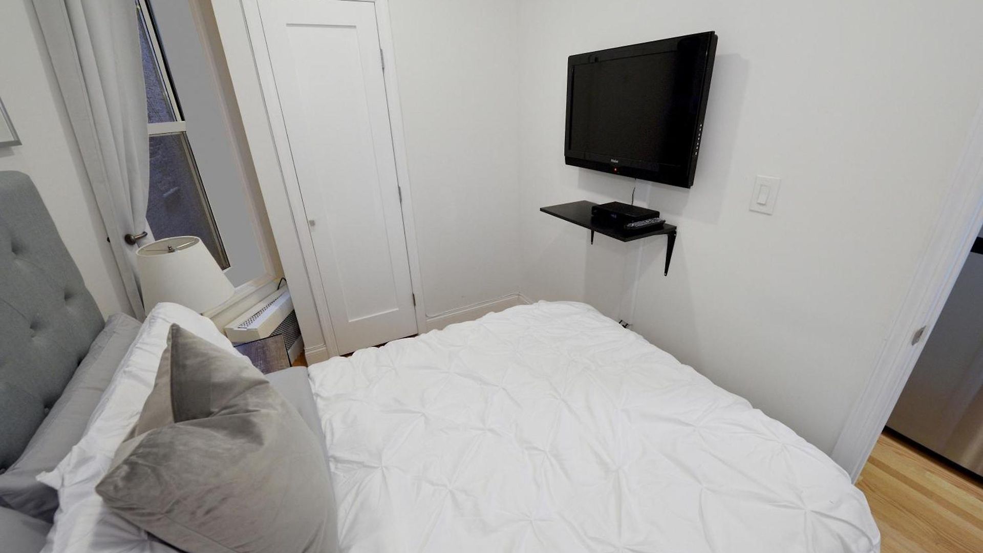 Cityscape 2 Bedroom Unit Prime Location Apartment