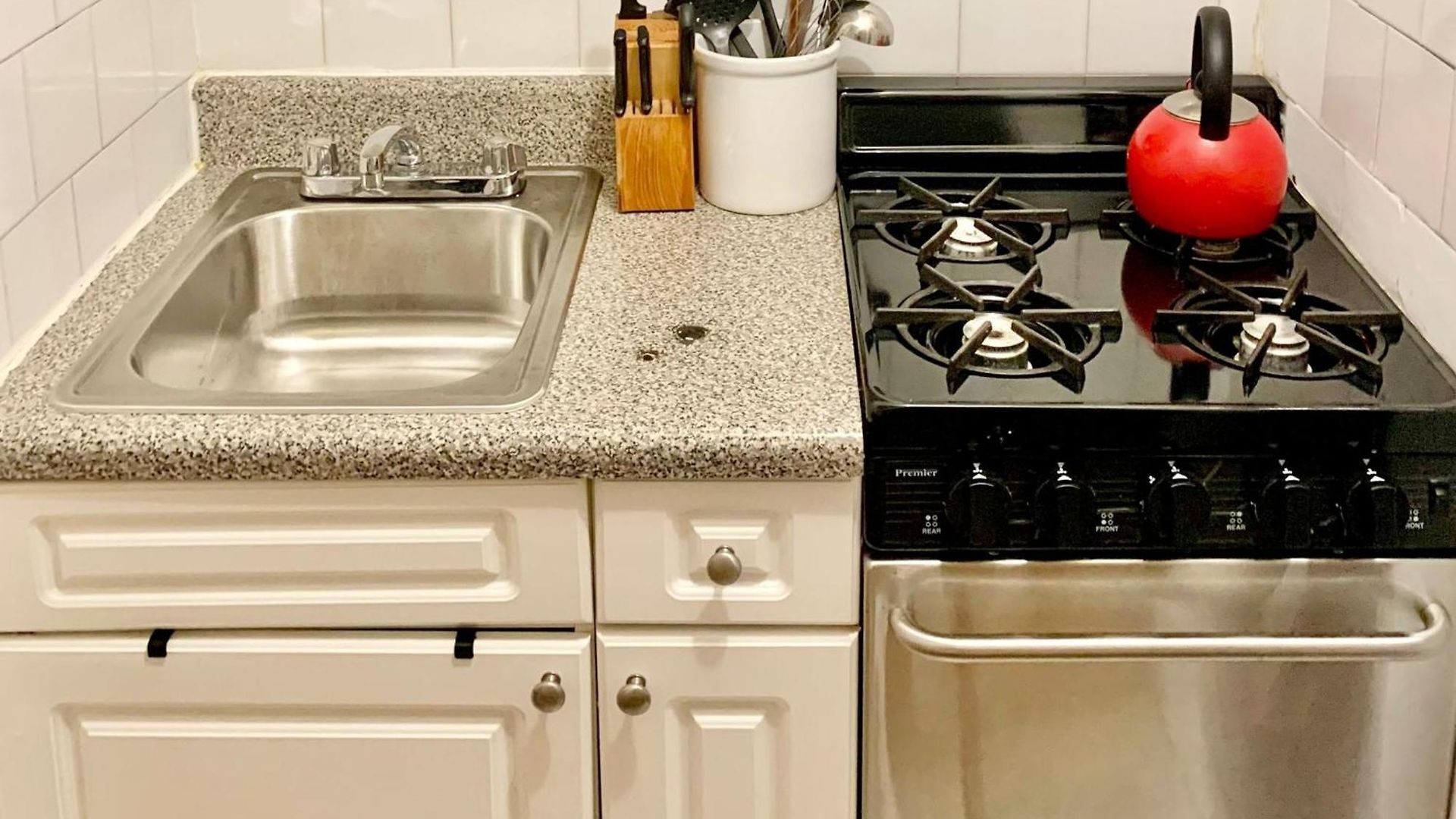 Prime Location 2 Bedrooms Upper East Side Apartment