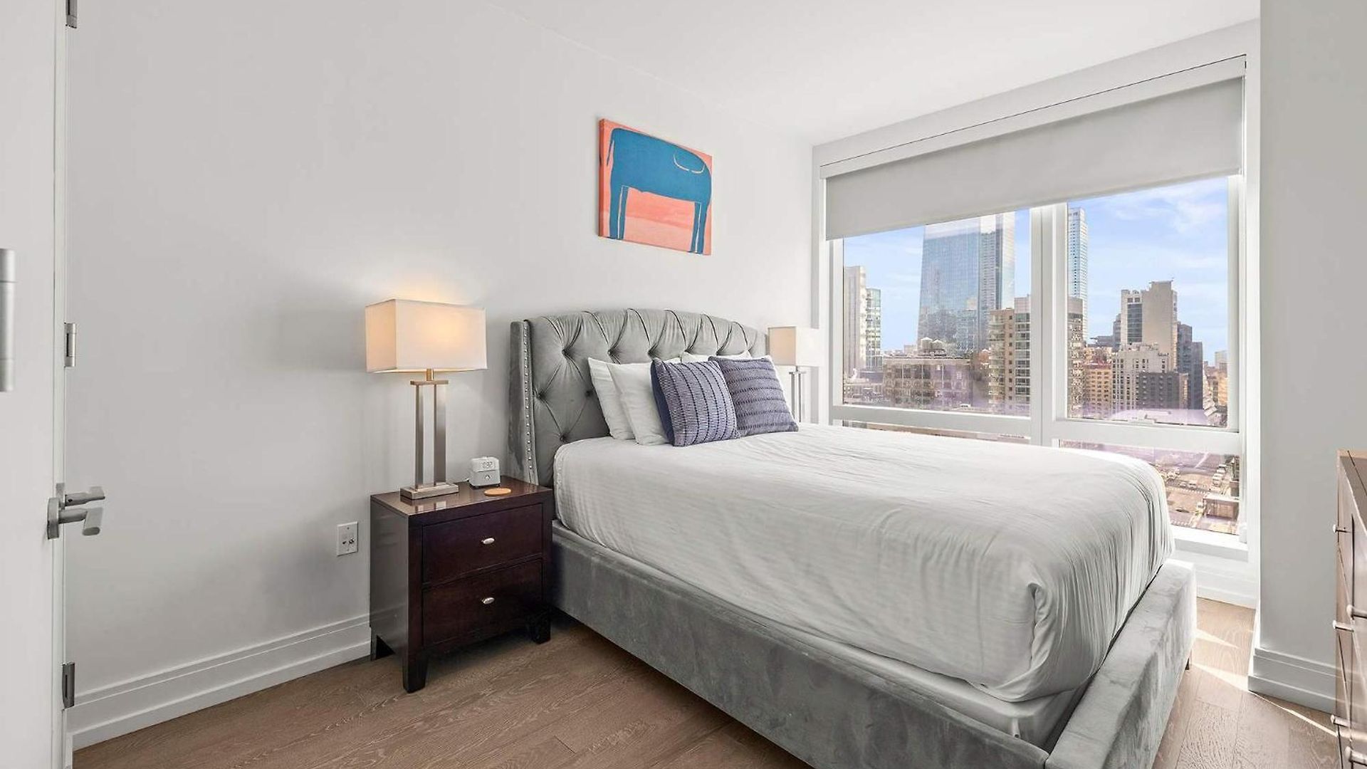 Spacious Luxury With Wash And Dryer