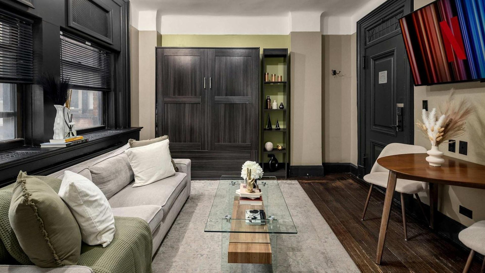 Centrally Located In Nyc Walk To Time Square *
