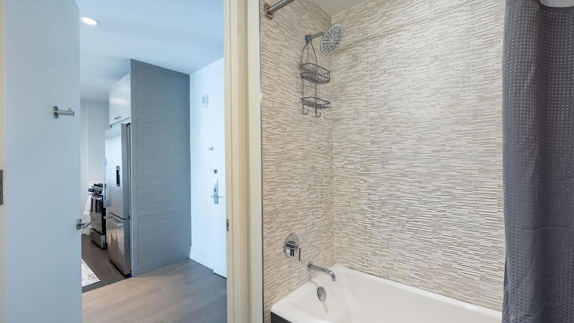 Spacious Luxury With Wash And Dryer *