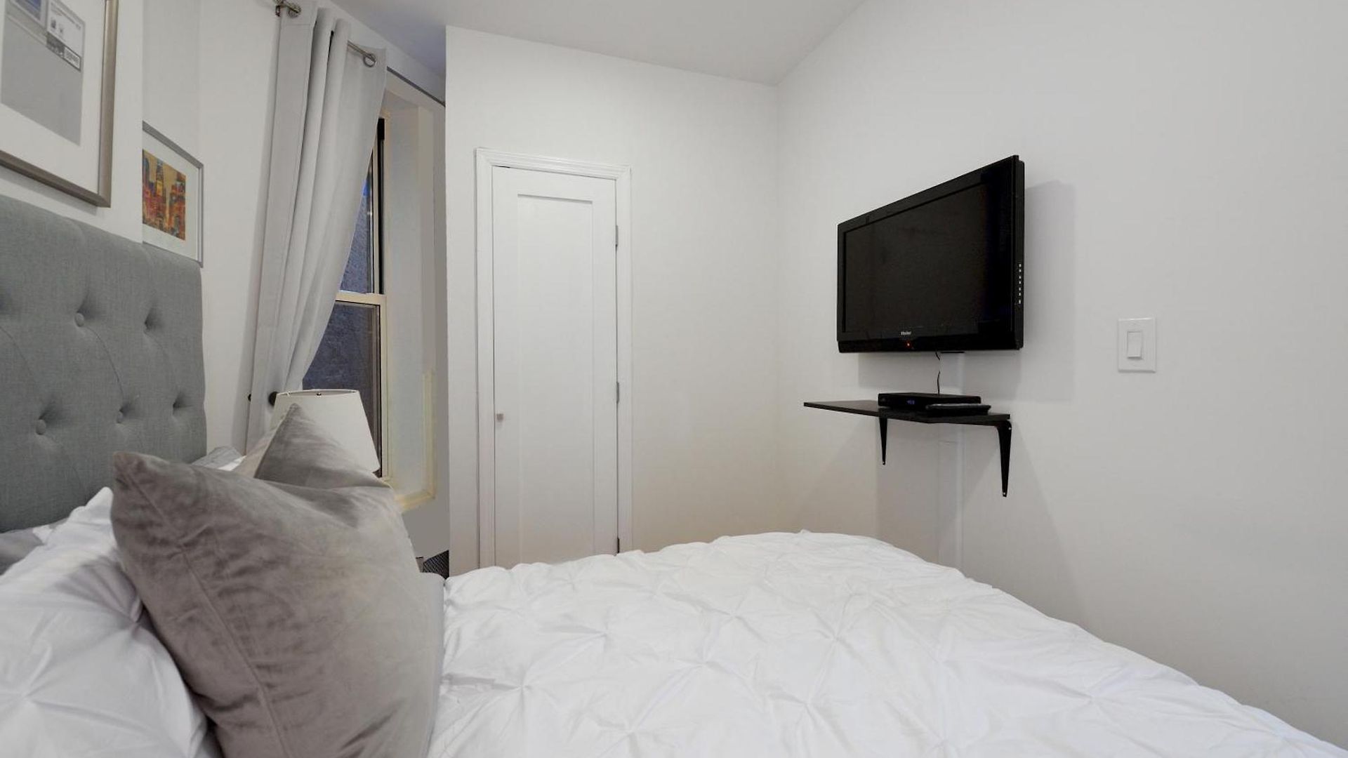 Cityscape 2 Bedroom Unit Prime Location Apartment *