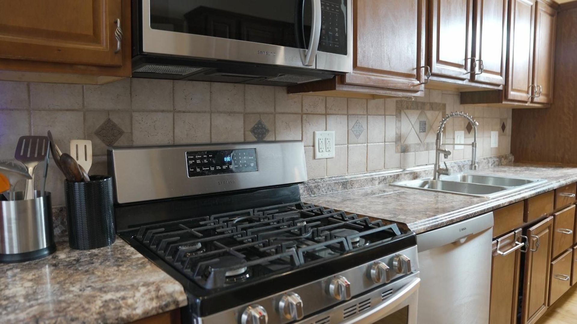 Apartment The Heights Haven, Spacious 6 Bedrooms Townhouse With Patio New York