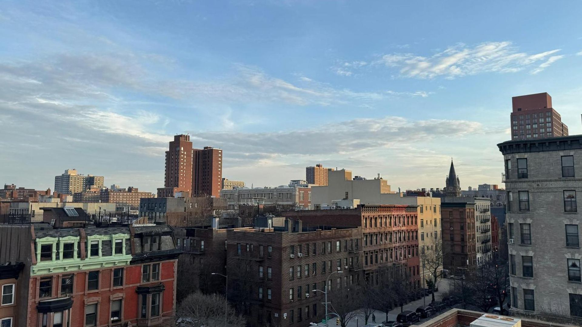 Sunlit Luxury 2br Harlem Brownstone Retreat - Near Express Trains
