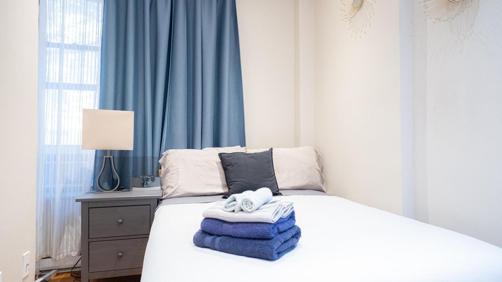 Apartment Comfy 2 Bedroom On Park West *