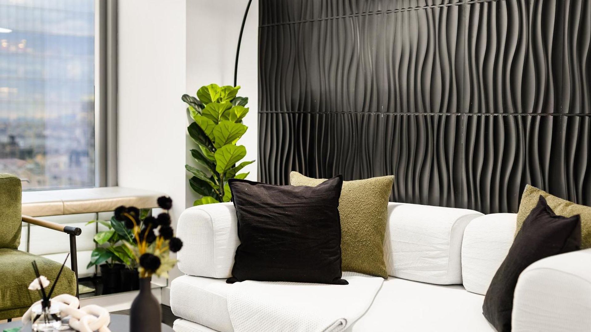 Premium Lux-penthouse In Financial District Apartment