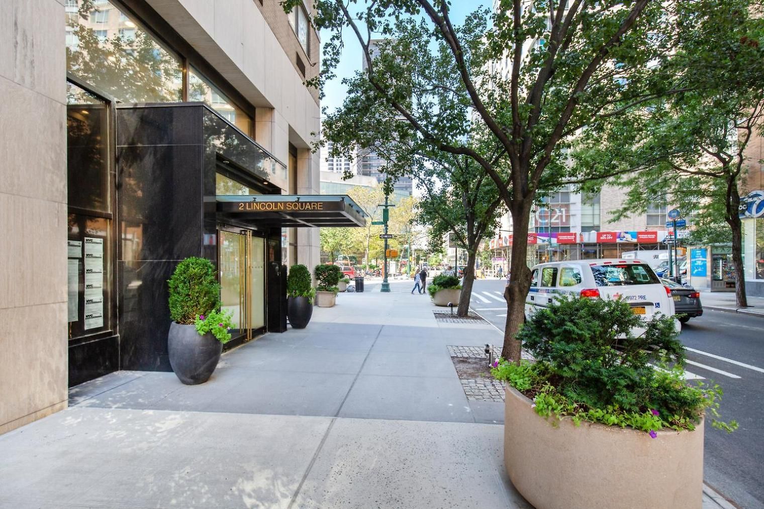 Uws 1br W Doorman Elevator Nr Park Nyc-372 *