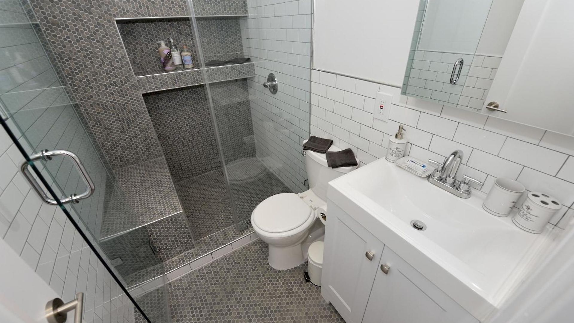 Apartment Cityscape 2 Bedroom Unit Prime Location *