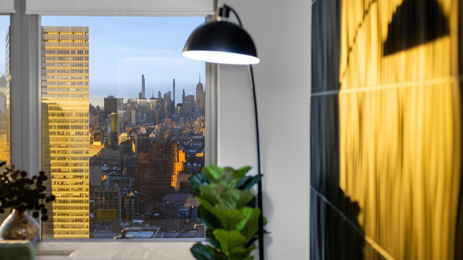 Premium Lux-penthouse In Financial District
