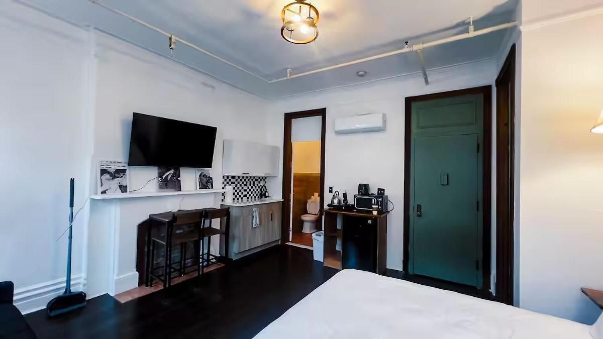 The Lexington Apartment *
