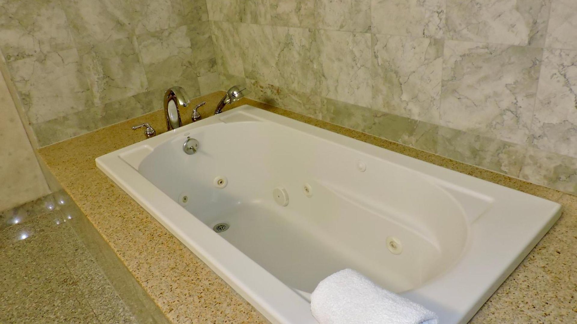Marco Laguardia & Hotel