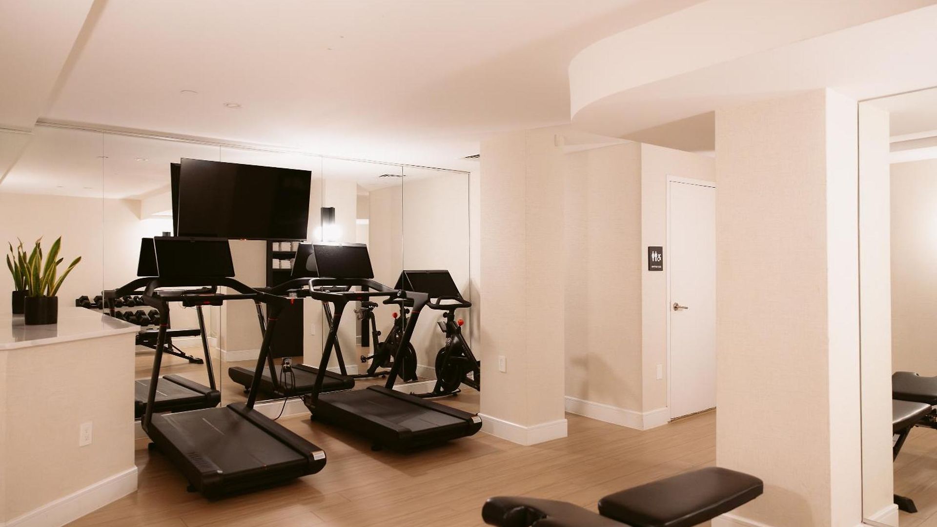 Hotel Aura Times Square 4*