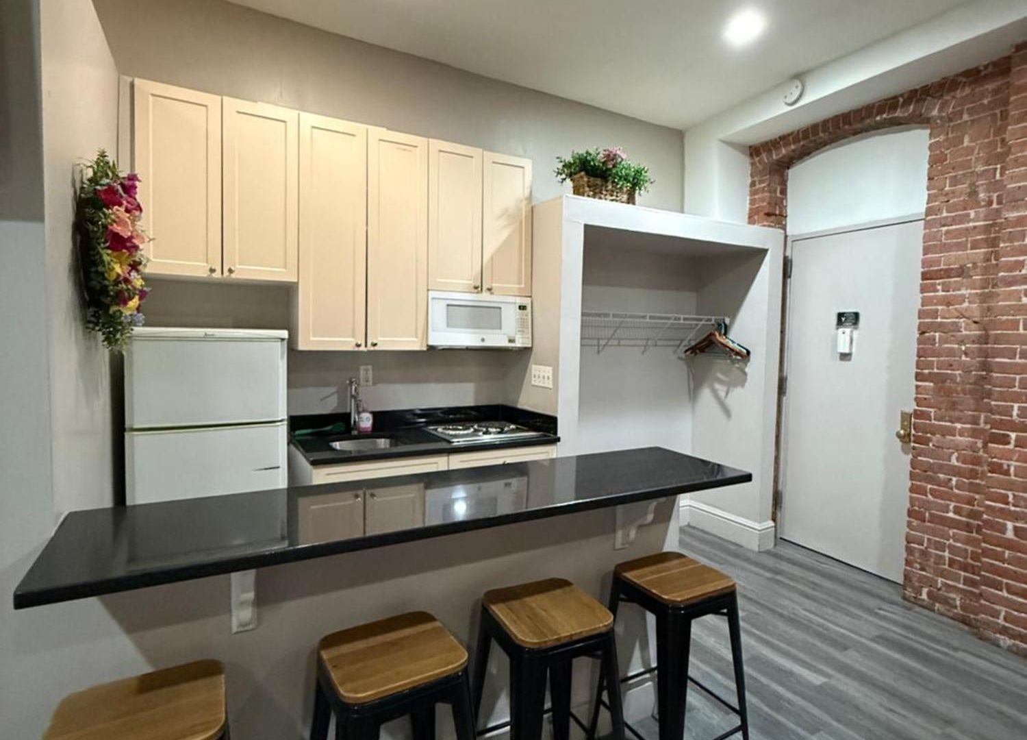 Apartment 31 Street Broadway
