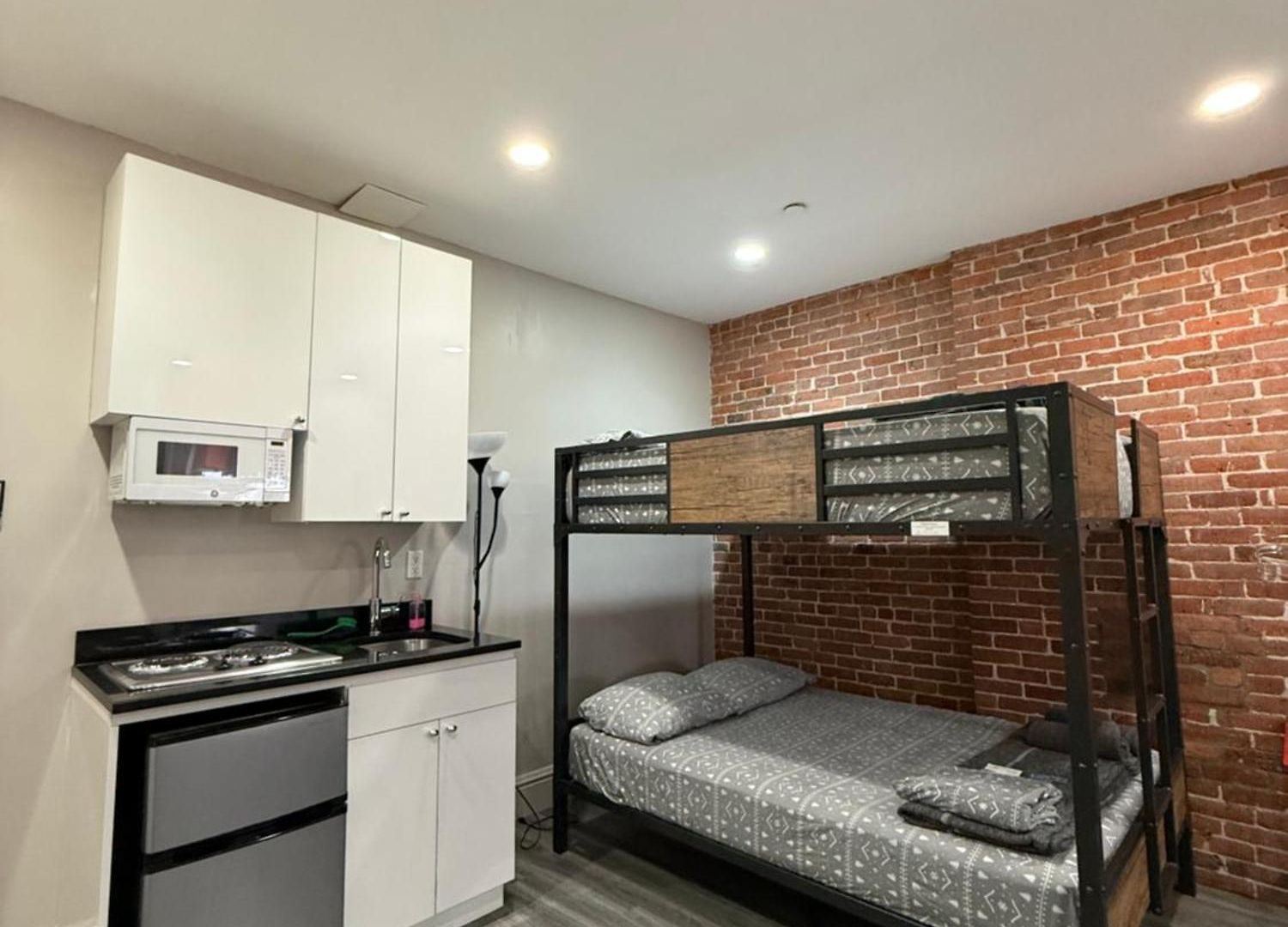 Apartment 31 Street Broadway